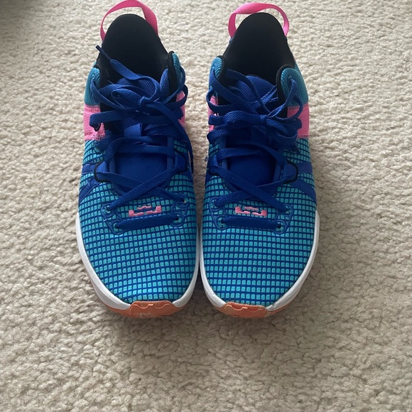 Like New Nike LeBron Witness 7 Basketball Shoes - Picture 2 of 7